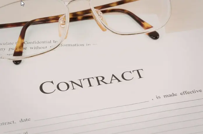 Franchise vendor contract management dashboard showing vendor contracts, renewal dates, and supplier ratings across multiple franchise locations